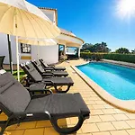 Cristina 17 - Pool & 10 Min Walk From Villa