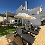Cristina 17 - Pool & 10 Min Walk From