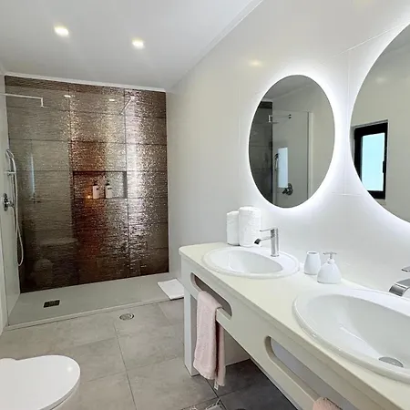 Cristina 17 - 500 M From The