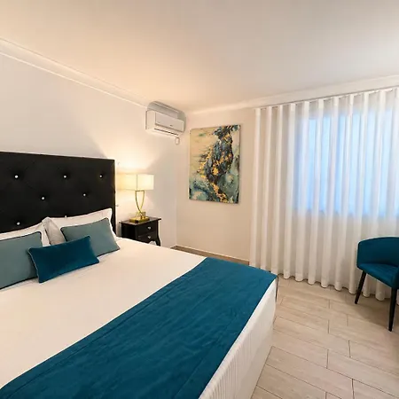 Cristina 17 - Pool & 10 Min Walk From *