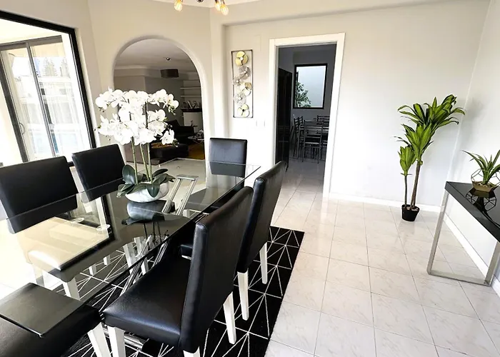 Вилла Cristina 17 - 500 M From The *