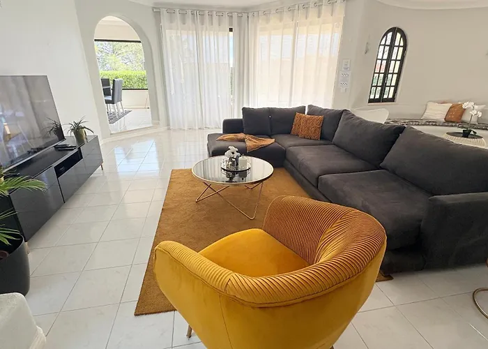 Cristina 17 - 500 M From The