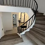 Cristina 17 - Pool & 10 Min Walk From