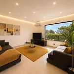 Cristina 17 - Pool & 10 Min Walk From * Albufeira