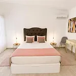 Cristina 17 - Pool & 10 Min Walk From *
