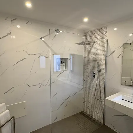 Cristina 17 - 500 M From The