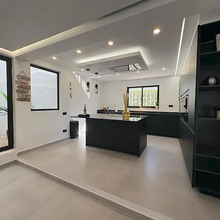 Cristina 17 - Pool & 10 Min Walk From 빌라 *
