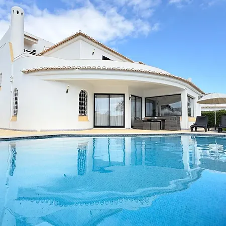 Cristina 17 - 500 M From The *