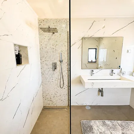 Cristina 17 - Pool & 10 Min Walk From וילה *