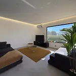 Cristina 17 - Pool & 10 Min Walk From