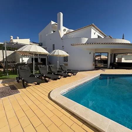 Cristina 17 - Pool & 10 Min Walk From ヴィラ *