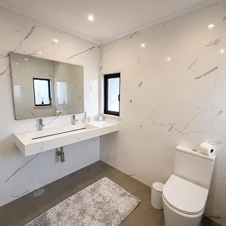 Cristina 17 - Pool & 10 Min Walk From Villa *